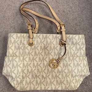 Michael Kors Jet Set Signature Tote